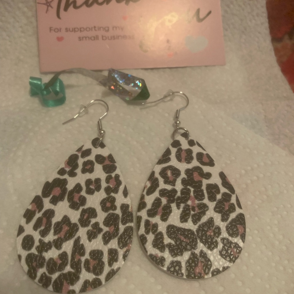 Chic Leopard Pattern Teardrop Earrings